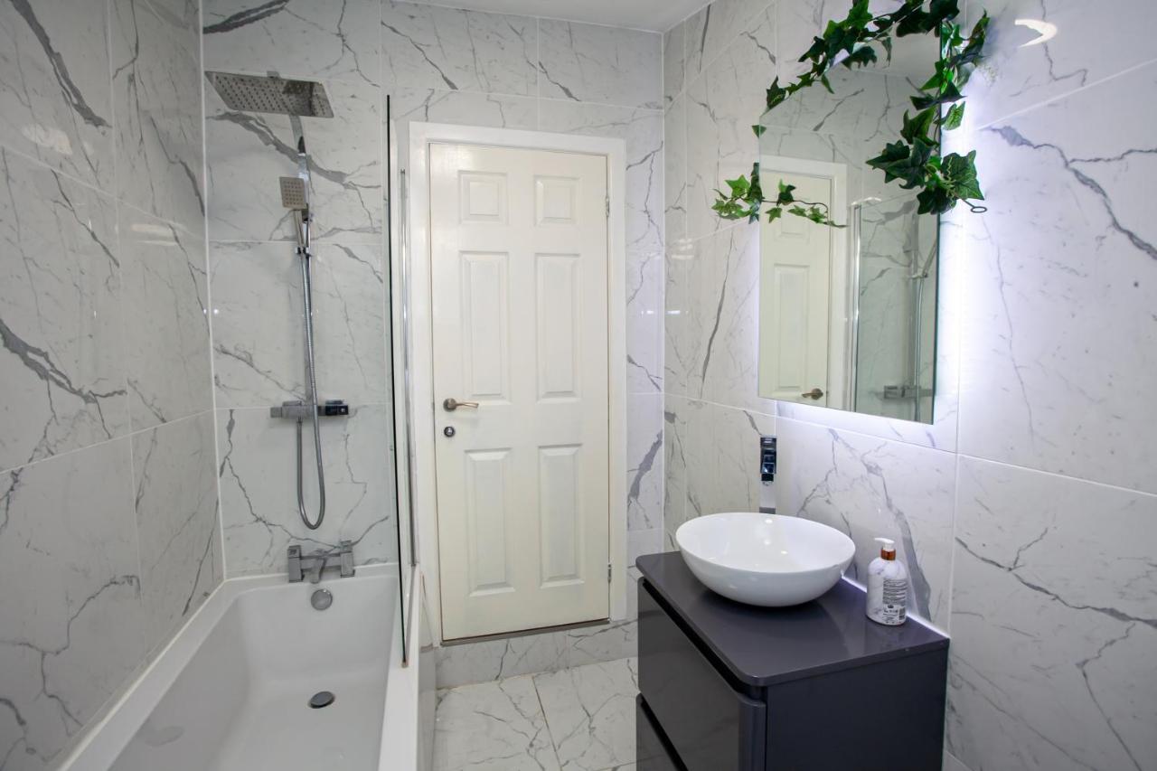 The Safari House - Your Ultimate Relaxation Destination Manchester Luaran gambar